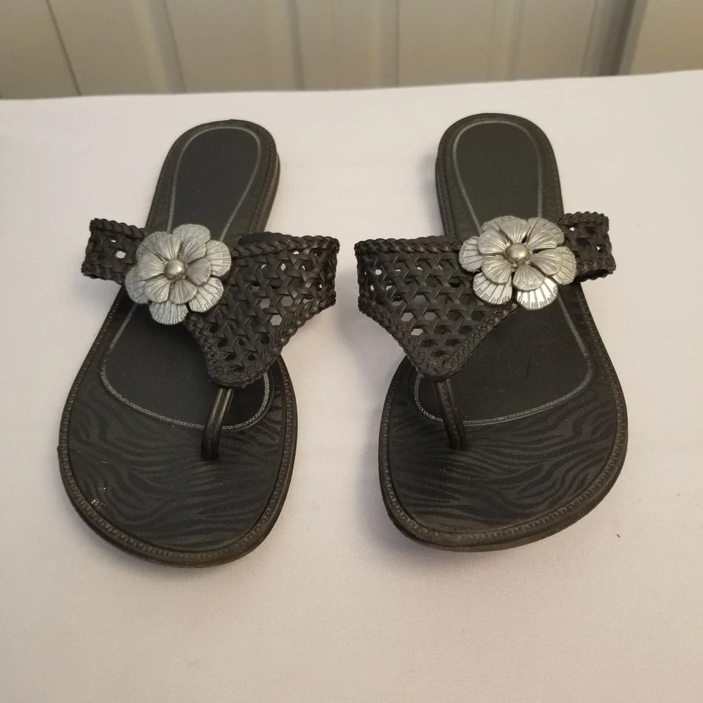 Woven Black Thong Sandals Silver Flower Detail Animal Print Footbed Womens Sz 8